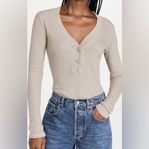 Monrow Long Sleeve v neck with buttons